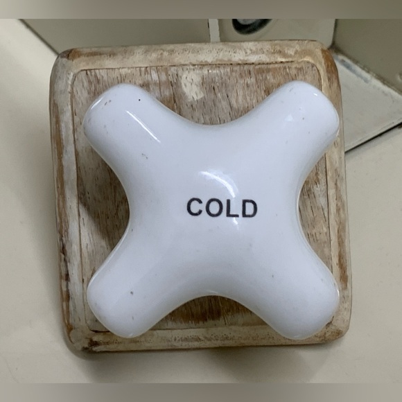 Repurposed Vintage Porcelain Faucet Handle Wall Mounting Coat Hanger - Picture 4 of 16